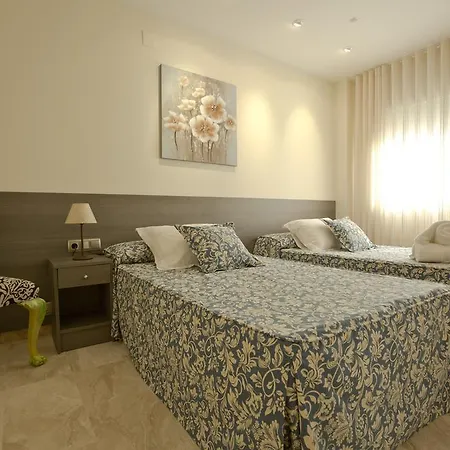 Hotell La Font Del Roc 3*