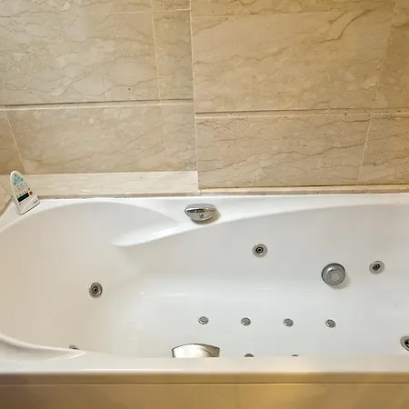 Hotel La Font Del Roc 3*